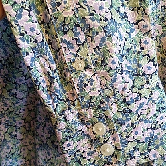 LL Bean Floral Stretch Blouse - Picture 4 of 9